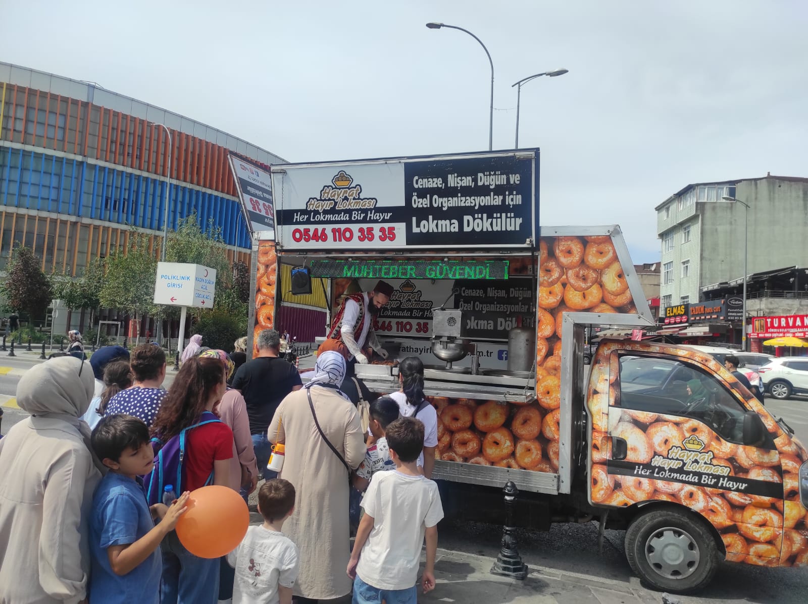 Acı Günlerin Tatlı Paylaşımı: Hayır Lokması