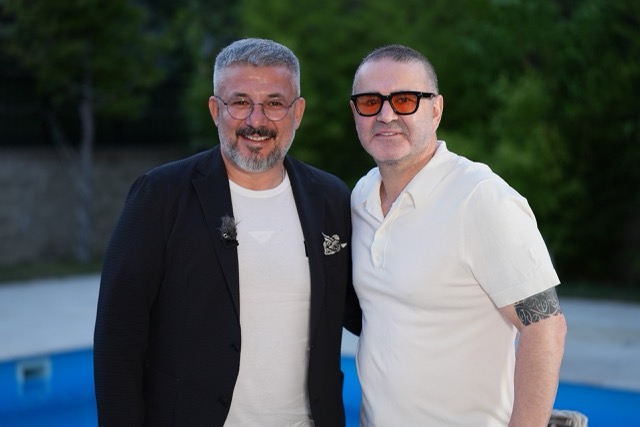 Azad Medeni Kahraman, programında Şafak Sezer’i ağırladı